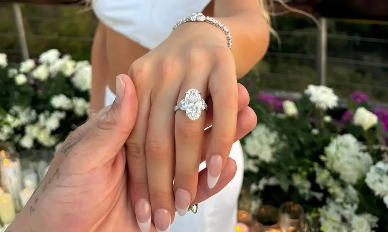 Nhẫn đính hôn và nhẫn cưới khác nhau không