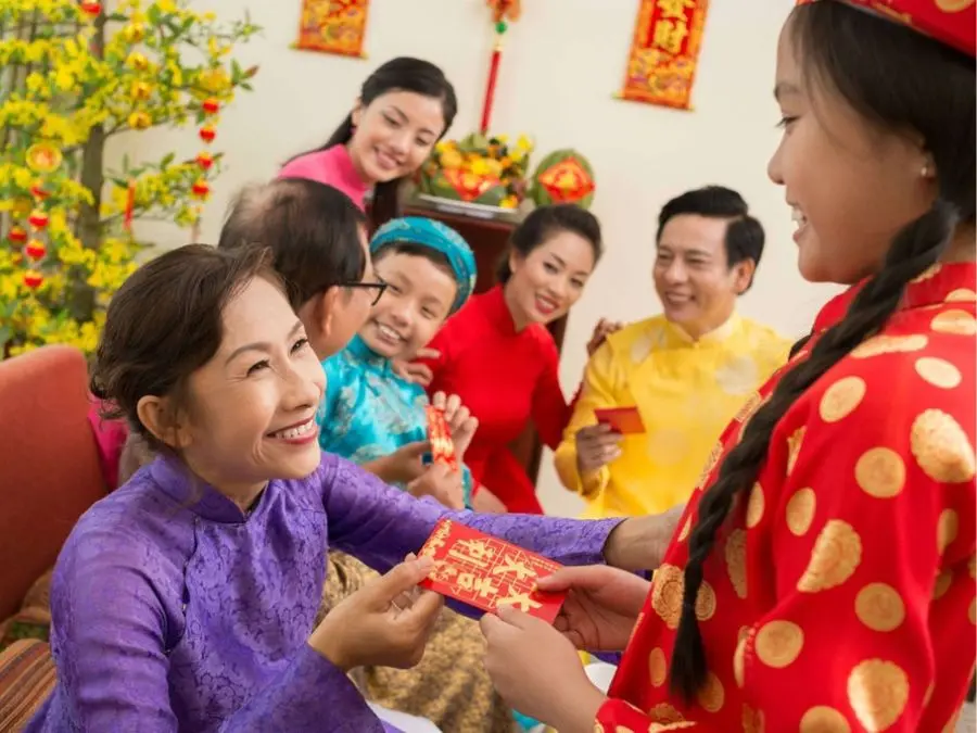 Tuổi nào không nên đi xông đất