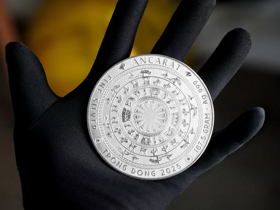 Bạc miếng Trống Đồng 5 Lượng (Bạc Ngày Độc Lập) lại được ra mắt thêm các quy cách khác Bạc miếng Trống Đồng 5 Lượng (Bạc Ngày Độc Lập) lại được ra mắt thêm các quy cách khác