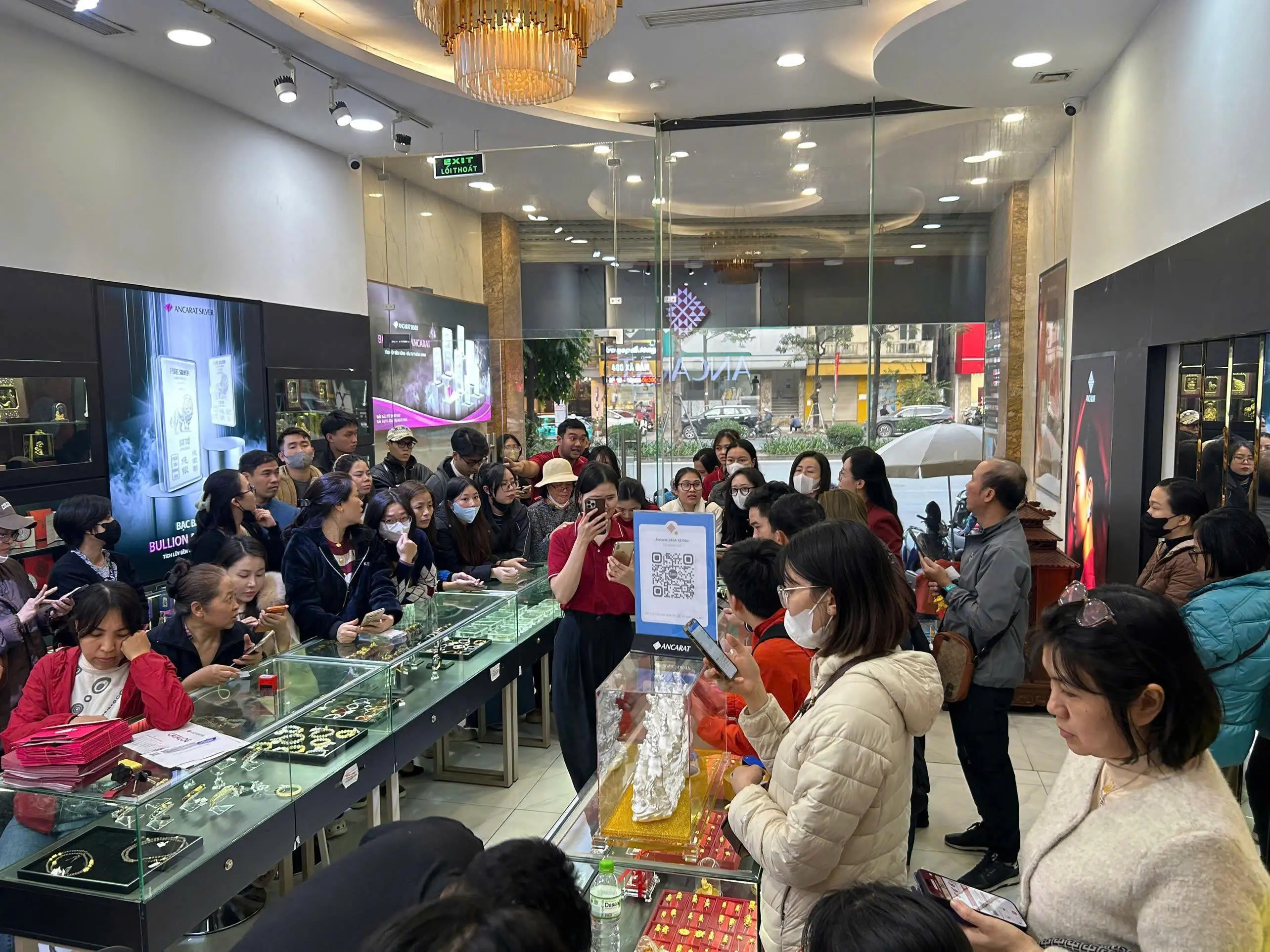 Tỷ lệ Vàng/Bạc chênh lệch kỷ lục mở ra cơ hội đầu tư bạc 2026. Tỷ lệ Vàng/Bạc chênh lệch kỷ lục mở ra cơ hội đầu tư bạc 2026.