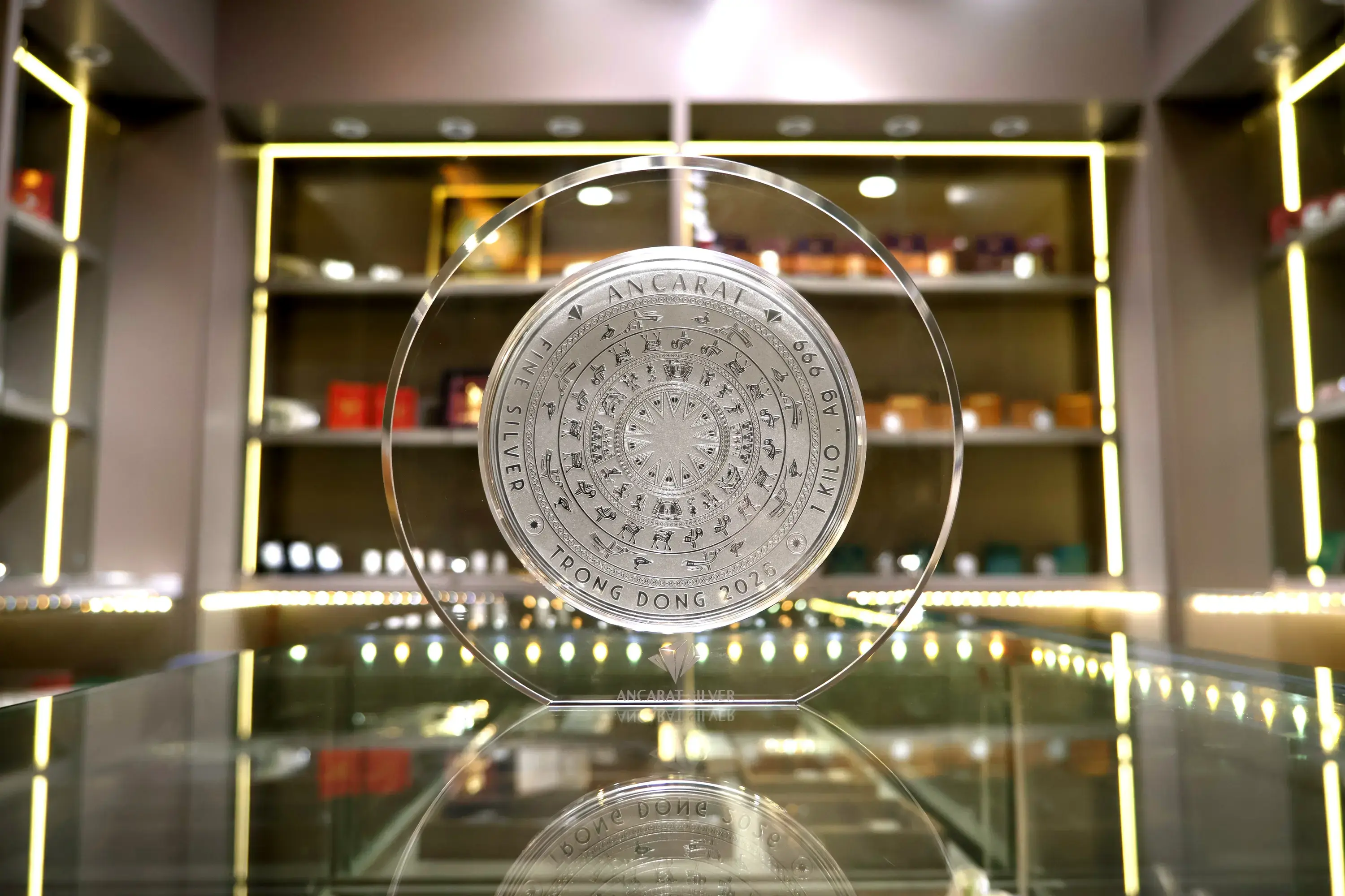 Thị trường bạc chính thức thoát khỏi cái bóng của vàng để thiết lập vùng định giá mới trên 90 USD/ounce 