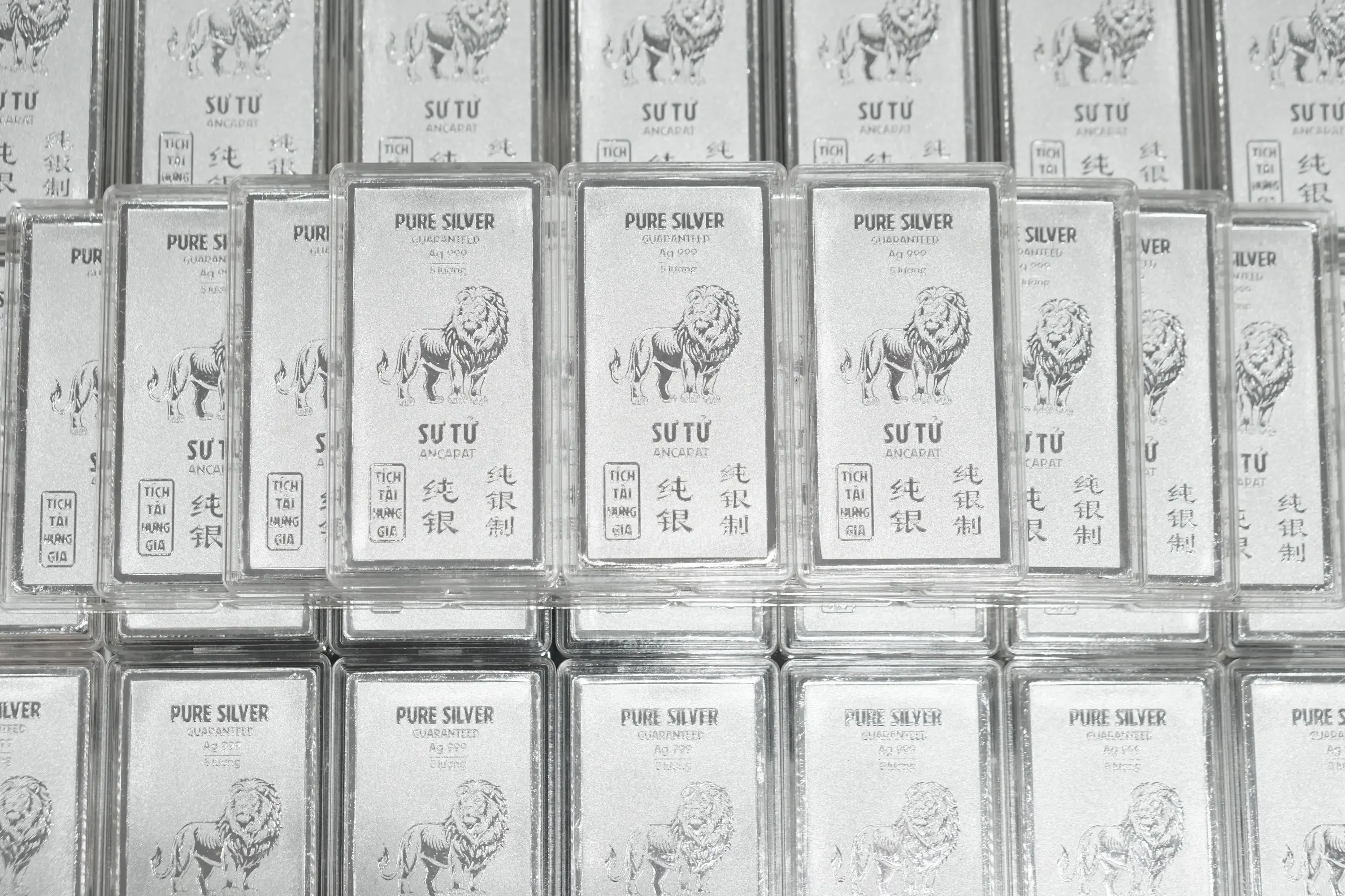 Sắc xanh đã trở lại trên bảng giá bạc Ancarat sáng nay khi giá bán ra bạc miếng Ngân Long tăng gần 1%, đạt mốc 3.264.000 VNĐ/lượng.