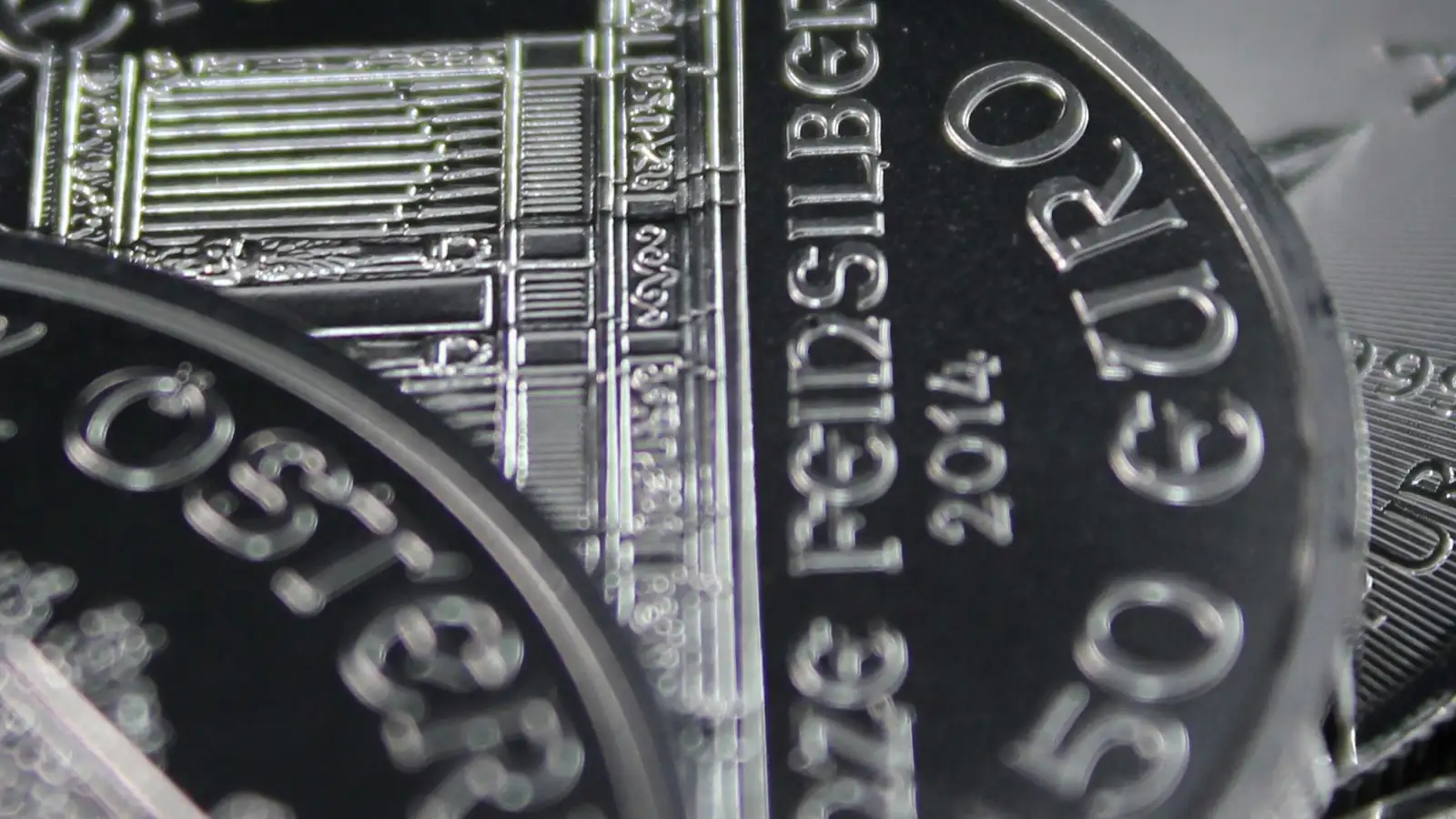 Dự án kho dự trữ "Project Vault" 12 tỷ USD của Mỹ là bệ đỡ vững chắc giúp giá kim loại quý hồi phục trong dài hạn.