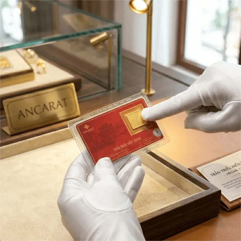 Vỉ vàng Trần Triều Hiển Thánh 24k từ Ancarat – biểu tượng của sự bảo hộ và uy quyền, lựa chọn số 1 để tặng gì cho sếp để cầu tài lộc thăng tiến.
